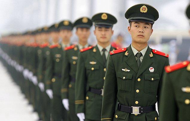 29. Pekin Olimpiyatları'nın açılış töreninde görev alan polisler