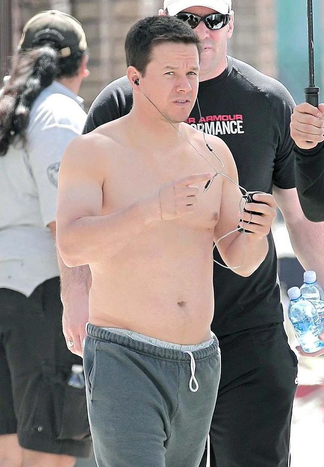 Who Is Mark Wahlberg How Old Is Mark Wahlberg Where Is Mark Wahlberg From Mark Wahlberg Life