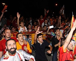 Beşiktaşlı Taraftarlar Galatasaraylıları Denize Attı