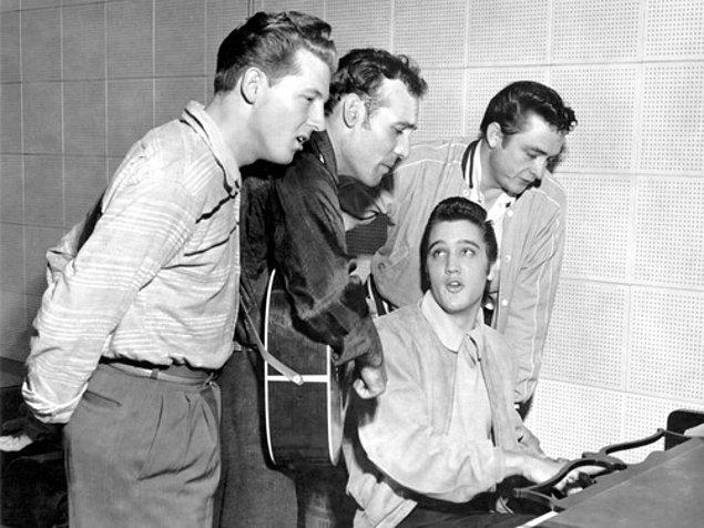 3. Sun Studios'ta bir araya gelen Elvis Presley, Carl Perkins ve Jerry Lee Lewis, birlikte birkaç parça çaldılar. Ekip daha sonra aralarına Johnny Cash'in de katılmasıyla “Million Dollar Quartet” olarak anılmaya başladı. (1956)