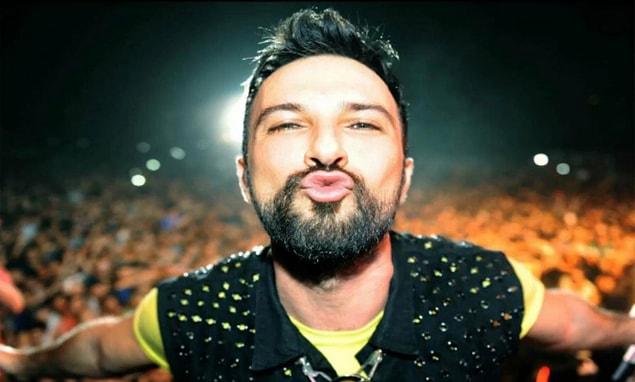 18. Tarkan'ın "Hüp Diye İçime Çekerim" Bakışı