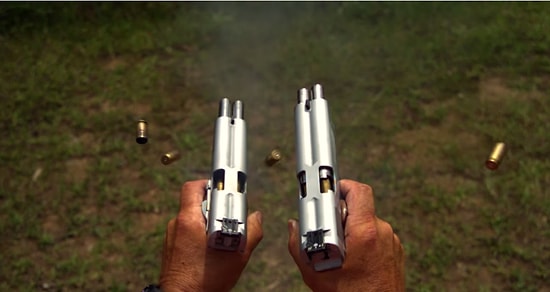 İki Adet Çift Namlulu Silahın Ağır Çekimdeki İnanılmaz Görüntüsü