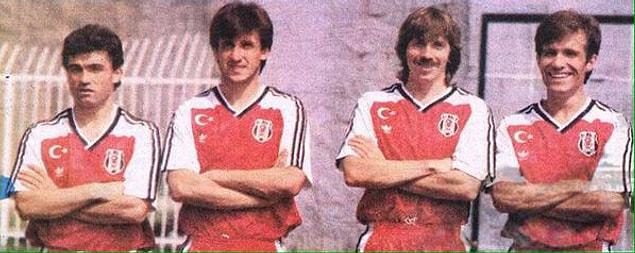 34. 1990 | Rıza Çalımbay, Ali Gültiken, Metin Tekin ve Feyyaz Uçar, Beşiktaş'ın yeni formasını tanıtıyor.