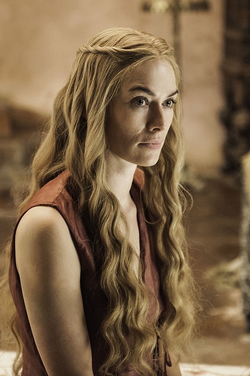 Biz kadınlar, Game of Thrones'un her yeni bölümünü büyük bir heyecanla olduğu kadar, biraz da imrenerek izlediğimizi kabul edelim.