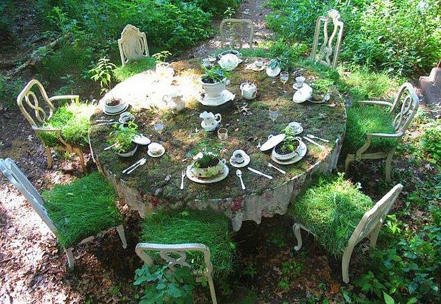 12. Yemek Masası Bahçesi
