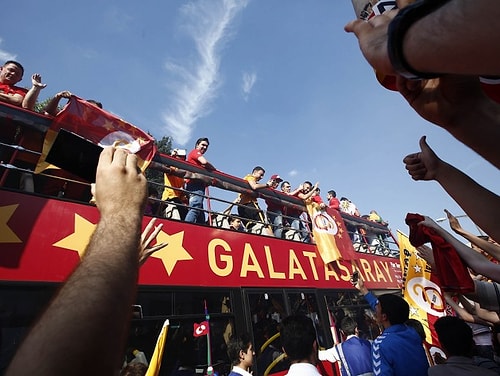 Galatasaray Şampiyonluğu Kutluyor