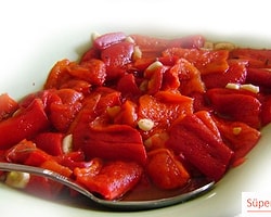 Kırmızı Biber Salatası Tarifi