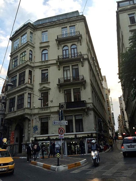 Nâzım Hikmet Vakfı'nın Tarihi Binası AVM Olacak