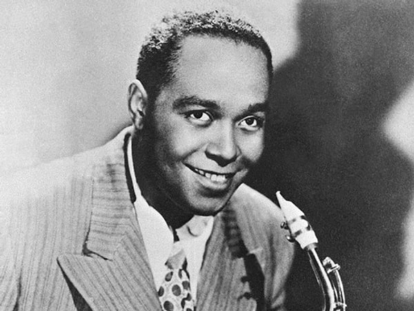 7. Charlie Parker, üzerinde uyuşturucu bulunması sebebiyle “Kabare Kartı” adı verilen müzisyen lisansını kaybetti. (1952)