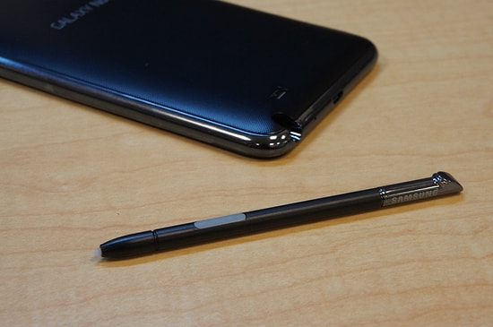 Samsung'un Yeni Patenti S Pen'i Sesli Komutla Yerinden Çıkarıyor