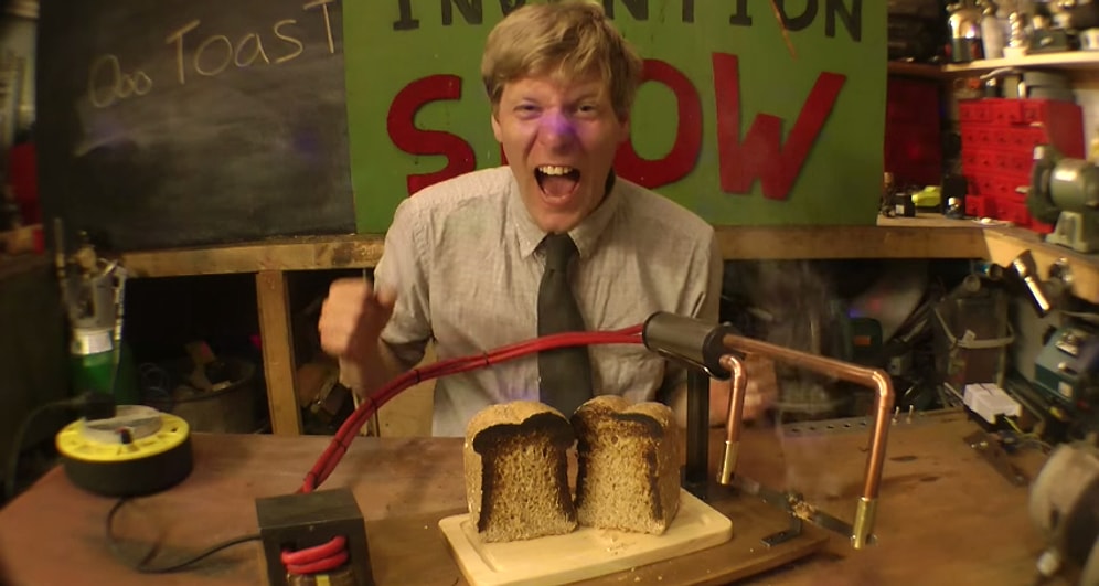 Ekmeği Keserken Aynı Anda Kızartabilen Bıçak İcat Eden Adam