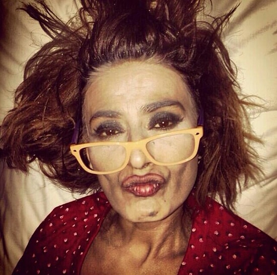 Şahsına Münhasır Yıldız Tilbe'den Attığı Göbeklere Taş Çıkartan 21 Tweet