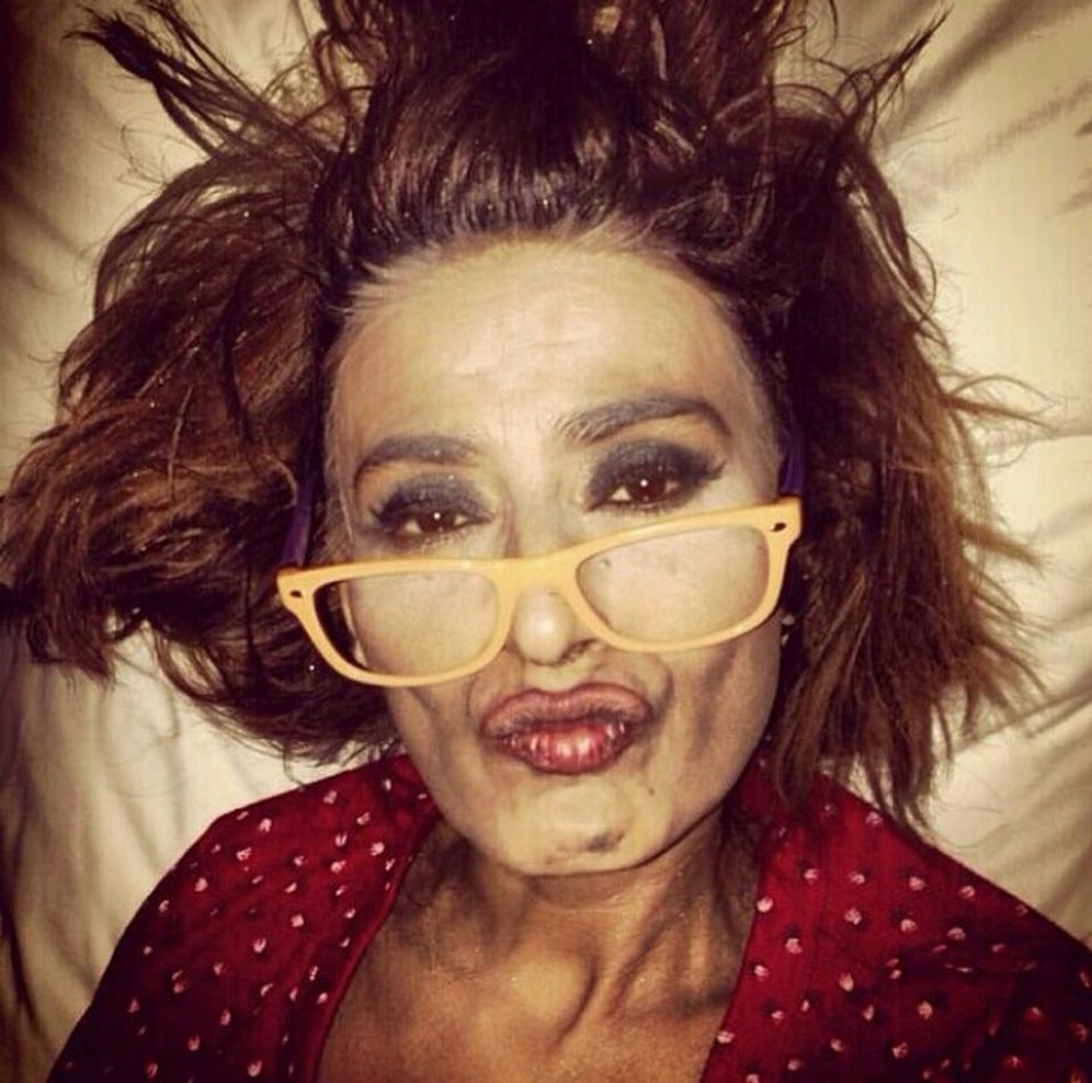 Şahsına Münhasır Yıldız Tilbe'den Attığı Göbeklere Taş Çıkartan 21 Tweet