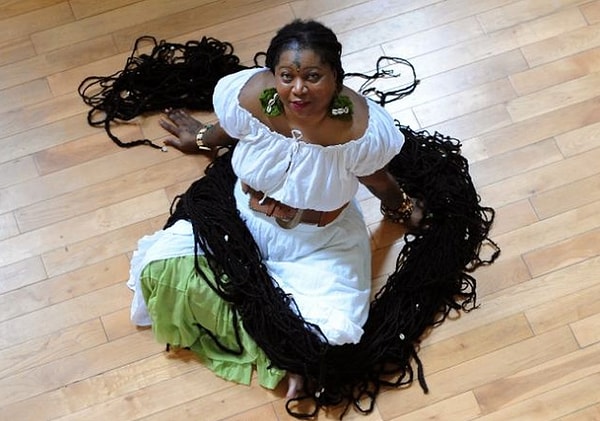 Вот как выглядят волосы Аши Манделы.