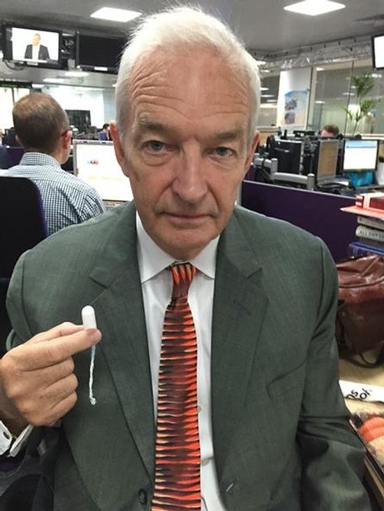 Regl Dönemi Tabularını Yıkan Son Trend: Tamponlu Selfie Modası