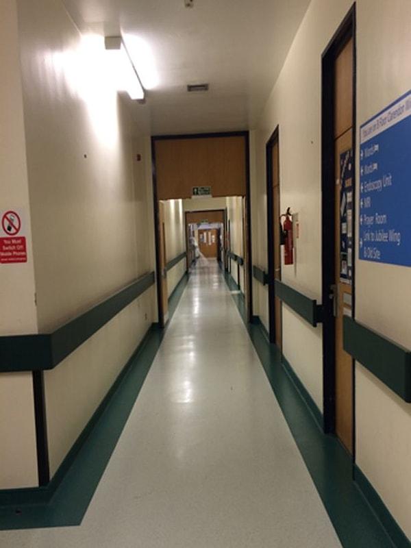 Millburn, hastane koridorunda bir hayalet olduğunu iddia ediyor.