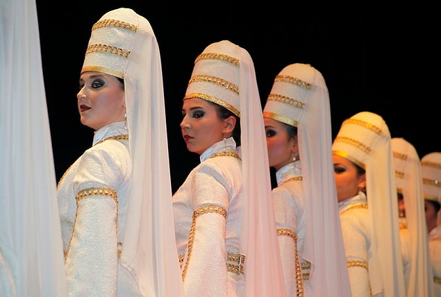 4. Genç geleceği ümit ederek yaşlanır, yaşlı geçmişi hayal ederek ölür.