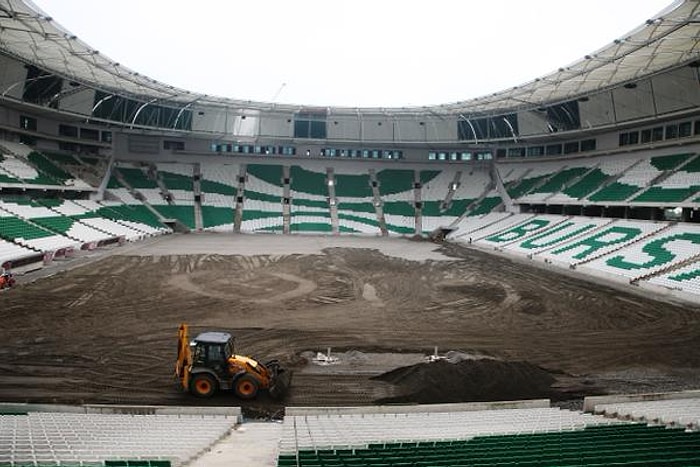 Bursa Timsah Arena’da Sıra Çimlere Geldi