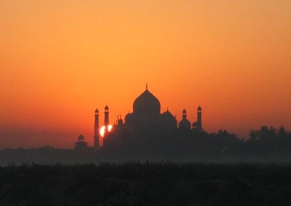 10. Elbette Taj Mahal'ı unutmadık..Güneşin doğuşu daha güzel nereden izlenebilir ki?