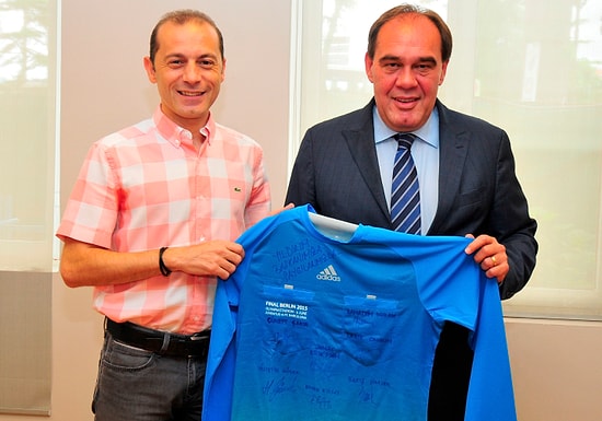 Cüneyt Çakır'dan Demirören'e Ziyaret