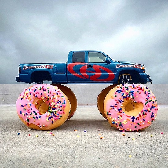 Altı Kaval Üstü Şişhane Fotoğraflarıyla Eğlendirirken Öğretmeyen Sanatçının 29 Eseri