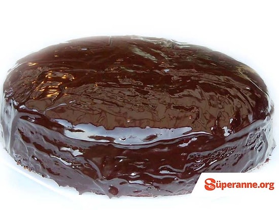 Çikolatalı Doğum Günü Pastası Tarifi