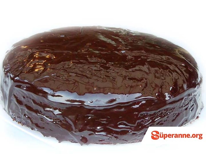Çikolatalı Doğum Günü Pastası Tarifi