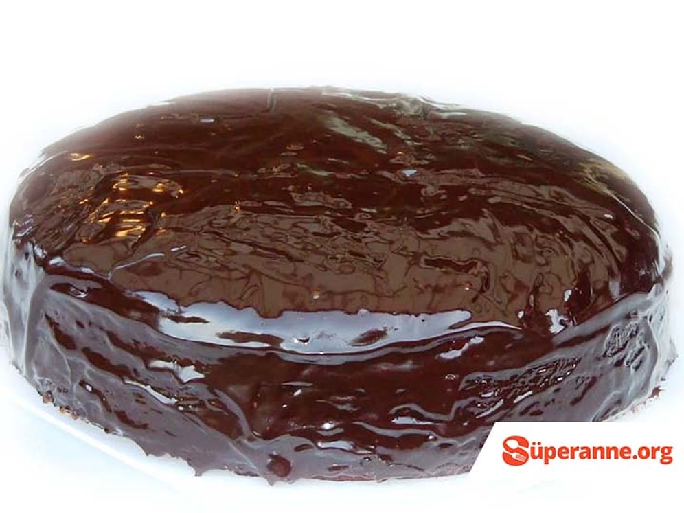 Çikolatalı Doğum Günü Pastası Tarifi