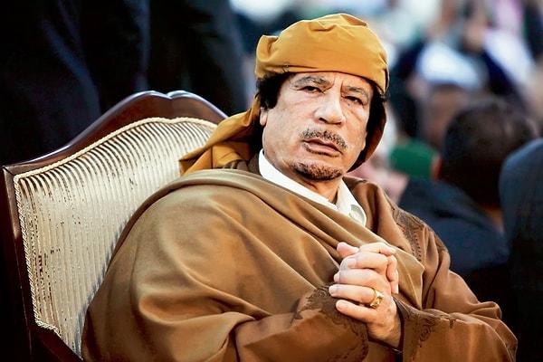 Muammar Mohammed Abu Minyar al-Gaddafi, Batı Libya'daki Tripolitanya çöllerinde bir çadırda doğdu.