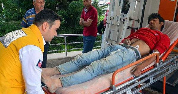 Benzer bir 'iş kazası' da Kayseri'nin Develi ilçesinden. Tarlada çalışan 16 yaşındaki Mevsimlik İşçi Emrah Aslan, üzerine yıldırım düşmesi sonucu ağır yaralandı.