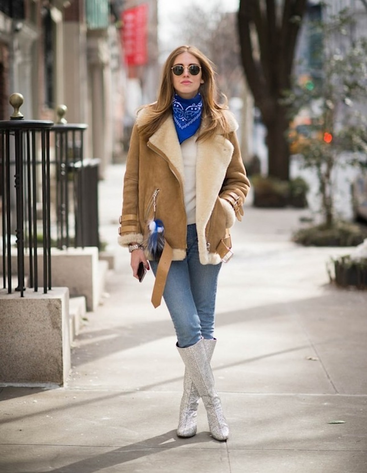 Женские образы в бежевой дубленке. Бежевая дубленка с чем носить. Образы с дубленкой. Дубленка бежевая короткая. Образы с дубленкой авиатор.