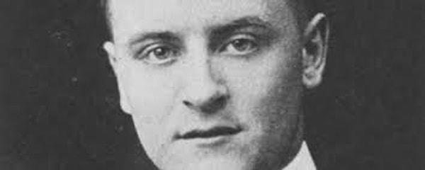 16. F. Scott Fitzgerald'ın ciddi bir ayak fetişi vardı ve çocukluğundan beri seks ile ayağı ilişkilendirirdi.