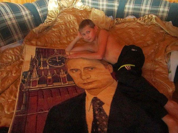 2. Putin hayranı bir genç.
