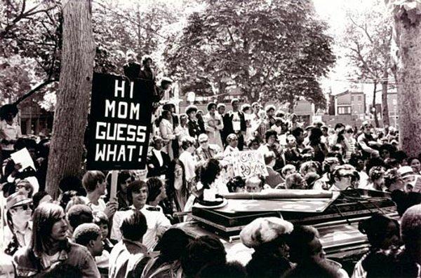Annapolis öğrencileri Philadelphia'nın ilk Gey Onur toplanmasında,  1972