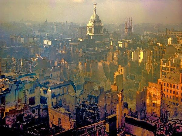 43. Alman hava saldırısı sonrasında Londra, 1940