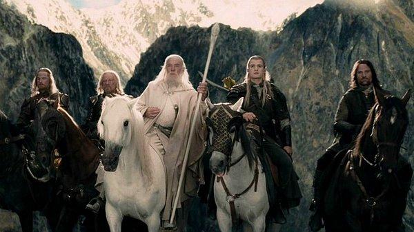 14. Orta Dünya’nın savaş ustaları Aragorn, Haldir, Boromir, Legolas, Gimli, Faramir, vs. karşısında Mormont, Jon Snow, Jaime Lannister, Bronn, Oberyn Martell, Sandor Clegane, Stannis Baratheon, Tormund Giantsbane, Davos Seaworth, Ramsay Bolton, vb. savaşçıları bulacaktır.