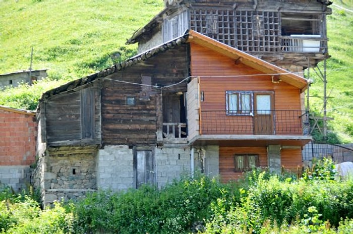 Anlaşamayan İki Kardeş, Baba Mirası Evi Motorlu Testereyle İkiye Böldü