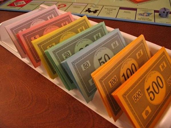 Dünyada her yıl gerçek paradan fazla Monopoly parası basılıyor.