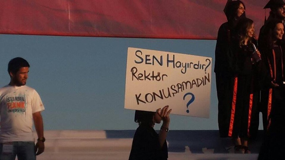 Yaratıcı, Eğlenceli ve Göndermeli: İTÜ Mezuniyet Töreninden 50 Pankart Fotoğrafı
