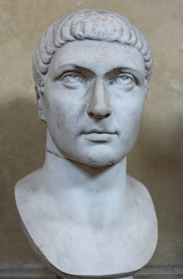 34. 312: Roma İmparatoru Konstantin'in Hristiyanlığı kabul etmesi. Böylece Hristiyanlığın tüm Avrupa'ya yayılması