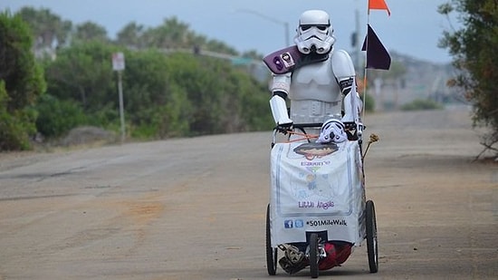 Kaybettiği Eşi İçin Stormtrooper Kıyafetiyle 645 Mil Yürüyen Adam