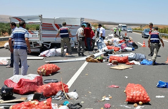 Yine Tarım İşçilerini Taşıyan Kamyonet Devrildi: Biri Bebek 3 Kişi Can Verdi