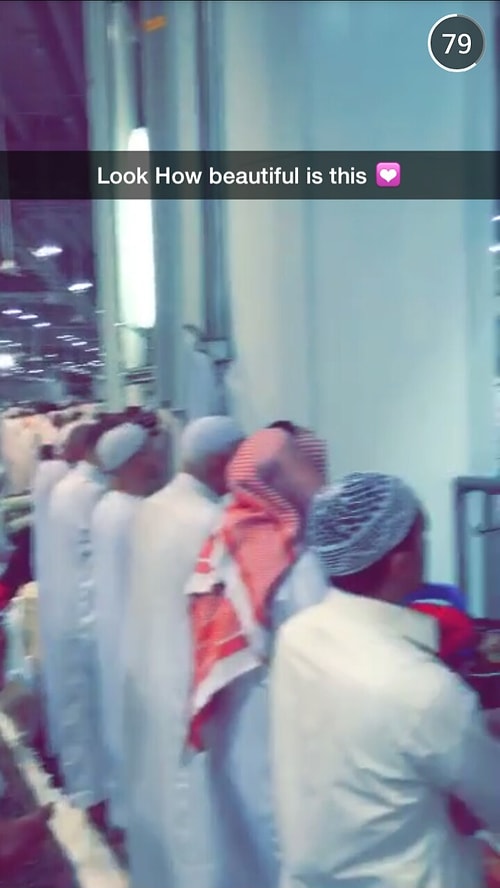 Kabe'de bulunan snap'çiler hallerinden memnun.