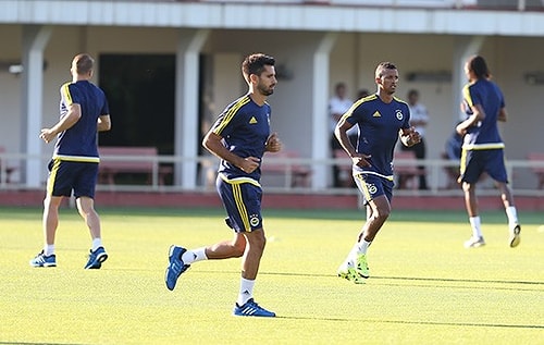 Robin van Persie Takımla İlk Antrenmanına Çıktı