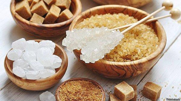 Rafine şekerin ana kaynakları tatlandırılmış içecekler, tahıl, şekerlemeler, meyve suyu ve sofra şekeri.