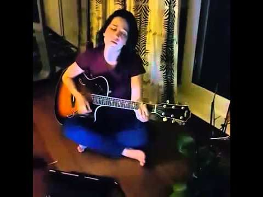 İpek Acar Kayahan İçin Söyledi