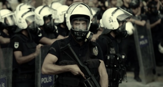 Polis 'Tahrik' Olursa Başınızdan Vurabilir
