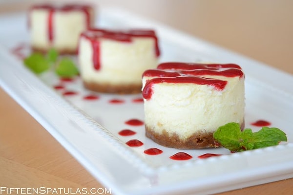 4. Ahududulu cheesecake hem de düşük kalorili hayali bile güzel!