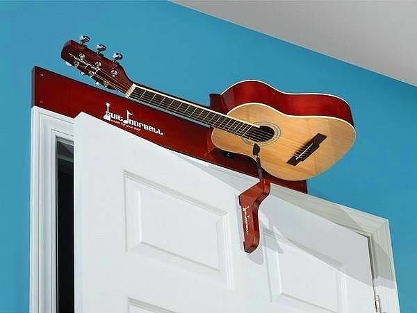 4. Kapıdan içeri giren birisi olduğunda haber veren gitar.