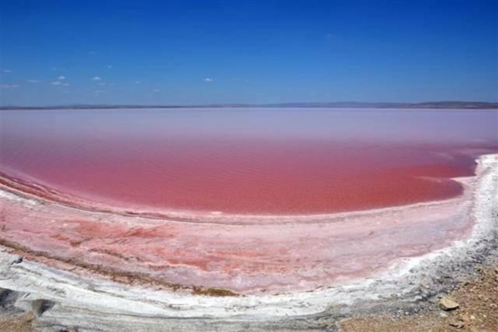 Biraz Kızıl Biraz Mavi, Düzenli Olarak Her Sene Değişen Tuz Gölü'nün Asil Rengi